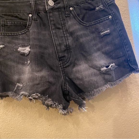 RSQ Women Gray Vintage High Rise Rip Raw Hem Buttoned Fly Jean Shorts Size 26 - Picture 3 of 8